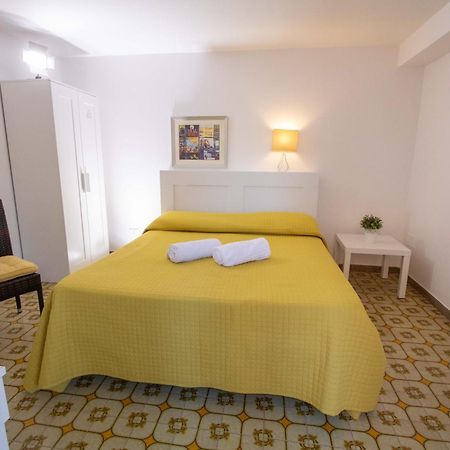 Le Torrette Rooms And Apartments Avola Esterno foto