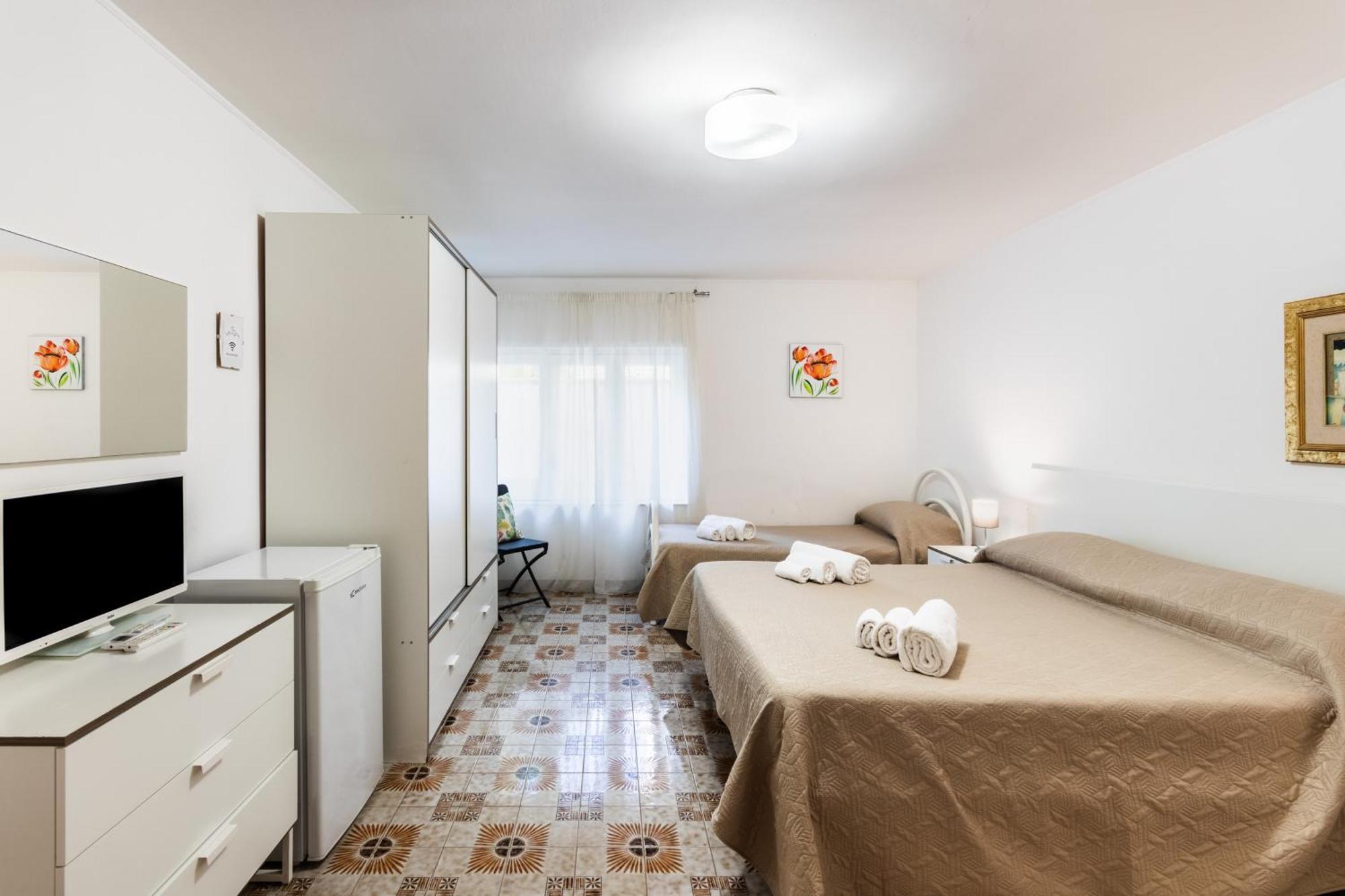 Le Torrette Rooms And Apartments Avola Esterno foto