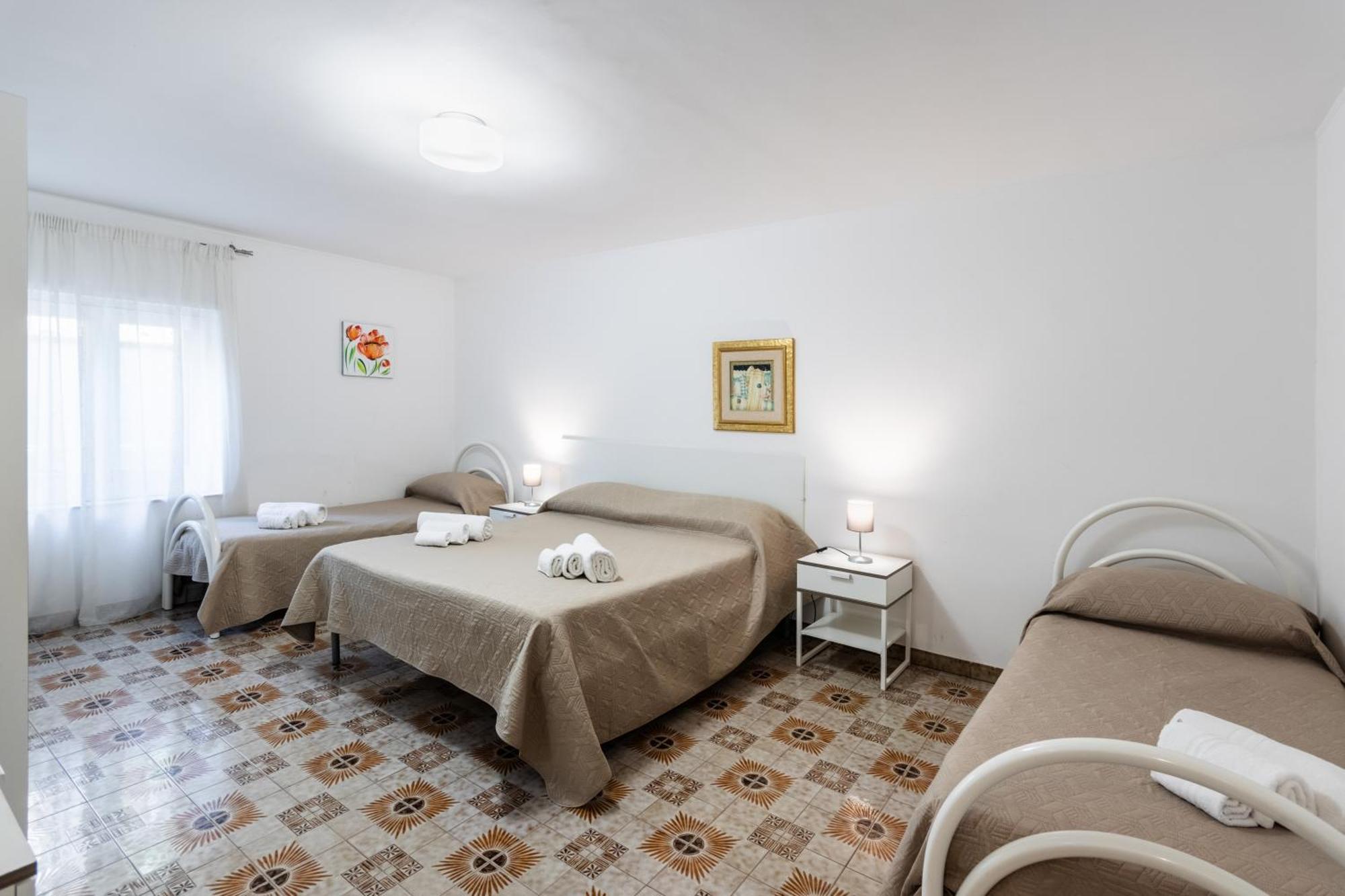 Le Torrette Rooms And Apartments Avola Esterno foto