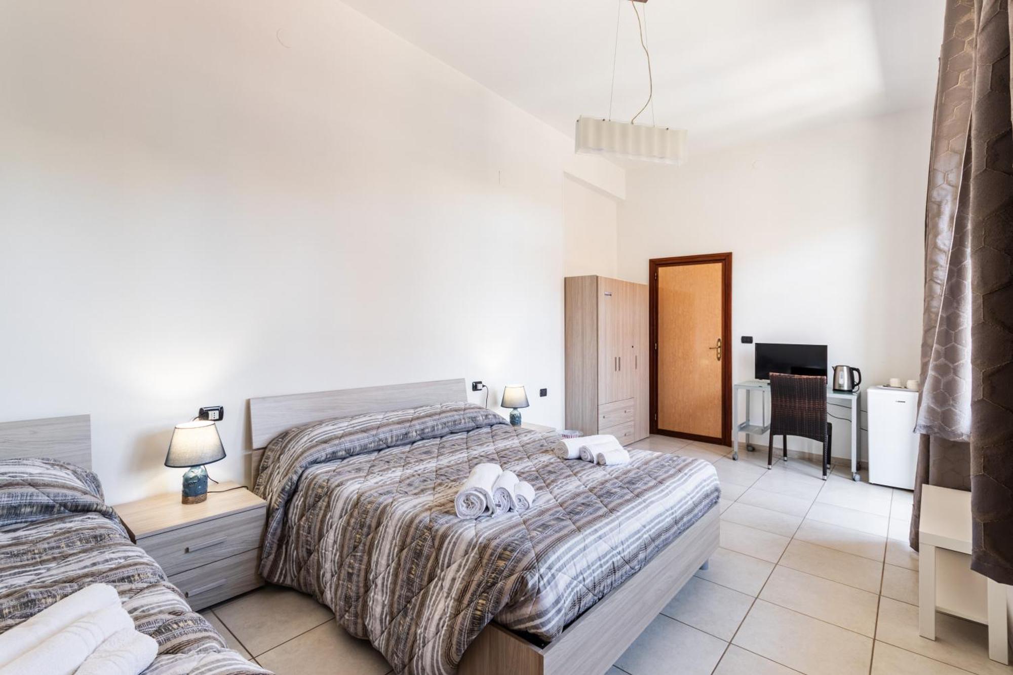 Le Torrette Rooms And Apartments Avola Esterno foto